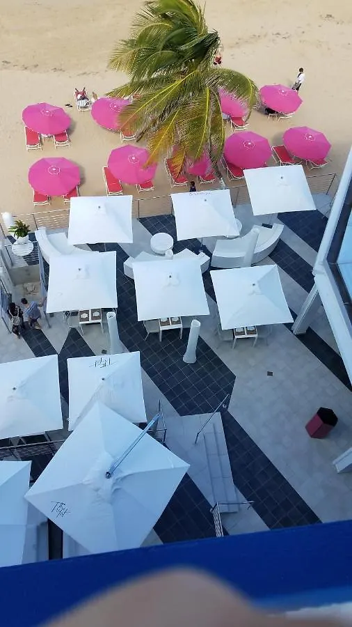 The Tryst Beachfront Hotel San Juan 3*,